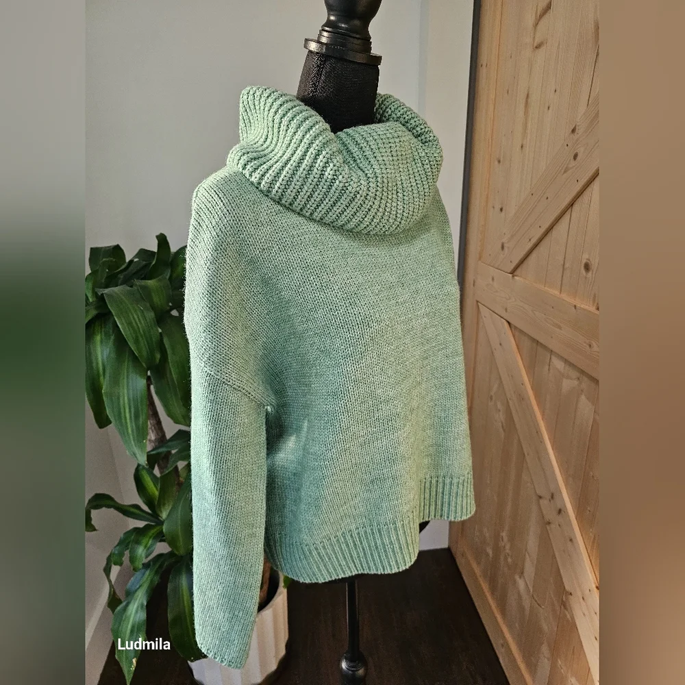 J.ING size S/M women‎ sage knit sweater with large foldover neckline